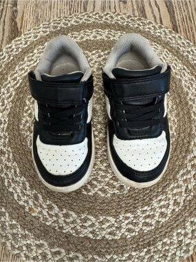 Cat & Jack Toddler Sneakers Size 8 Black White Hook Loop Shoes